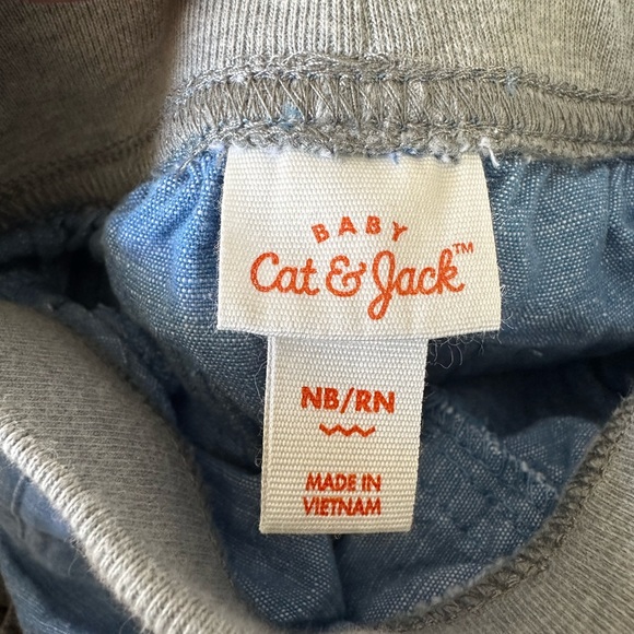 Lot of 4 items. 3 shirts and one pair of pants in great condition. - Picture 4 of 4